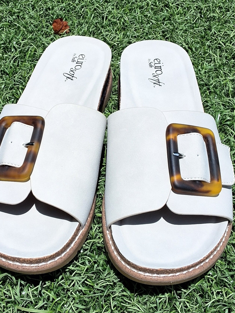 EuroSoft Galilee White Slide Sandals Tortoise Buckle Comfort Platform Wmn's 8.5